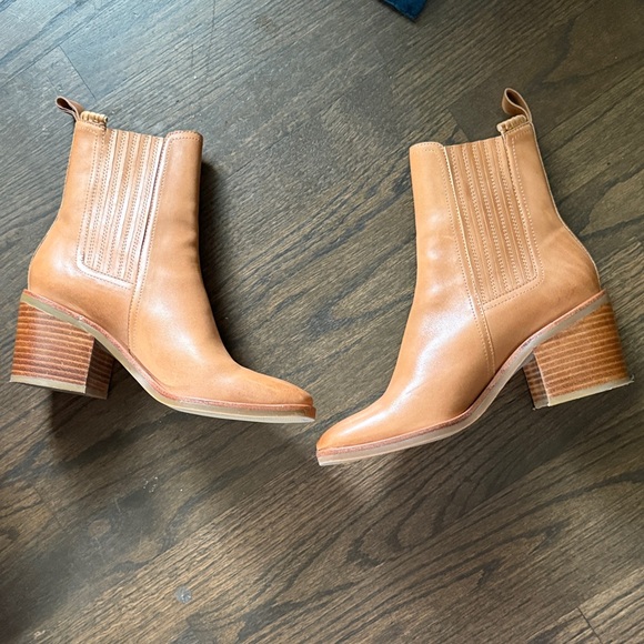 Silent d Heeled short ankle Boots booties 7.5 or 8 - Picture 1 of 4